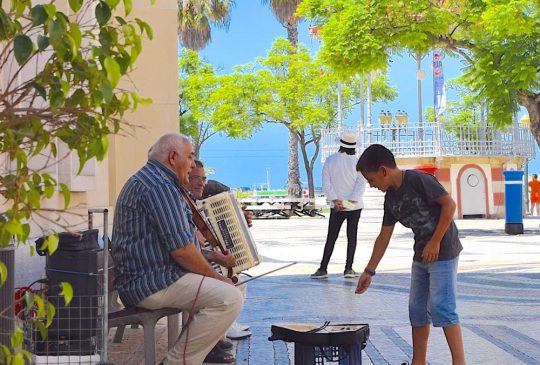 Faro-street-musician